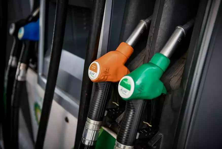 Ακρίβεια: «Φωτιά» η βενζίνη εν αναμονή του Fuel Pass – Σε συναγερμό η ΕΕ για διακοπή του ρωσικού φυσικού αερίου