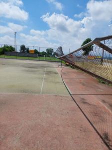 Γήπεδα Τένις Ανδρομάχης: Σοβαρός Κίνδυνος για την Σωματική Ακεραιότητα Αθλητών - Πολίτων Γήπεδα Τένις Ανδρομάχης: Σοβαρός Κίνδυνος για την Σωματική Ακεραιότητα Αθλητών – Πολίτων