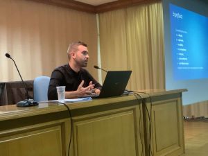 Εφηβεία: μια σημαντική μετάβαση για παιδιά και γονείς Εφηβεία: μια σημαντική μετάβαση για παιδιά και γονείς