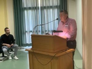 Εφηβεία: μια σημαντική μετάβαση για παιδιά και γονείς Εφηβεία: μια σημαντική μετάβαση για παιδιά και γονείς