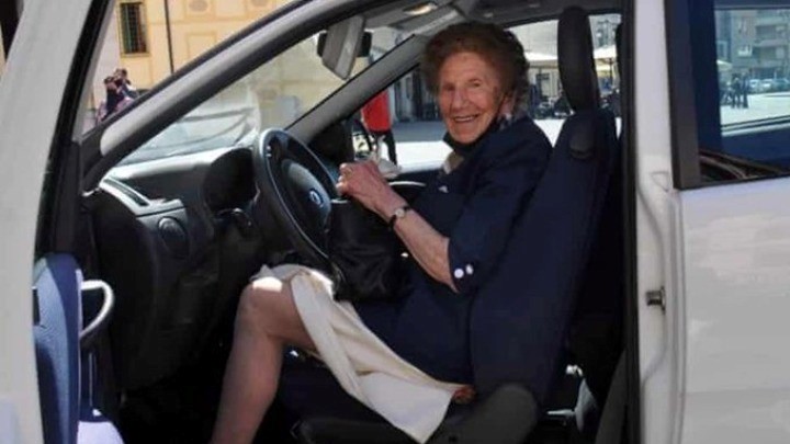 Μία 100Χρονη Ιταλίδα Ανανέωσε Την Άδεια Οδήγησης Για Δύο Χρόνια