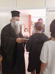 Ο Μητροπολίτης Γεώργιος στο Γυμνάσιο Περίστασης.