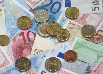 Πρώτο ένσημο: Τριπλασιάζεται η επιδότηση – Πώς θα φτάσει τα 914 ευρώ ο κατώτατος μισθός