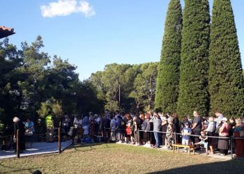 Άγιος Παΐσιος: Πλήθος κόσμου για προσκύνημα στην τελευταία του κατοικία