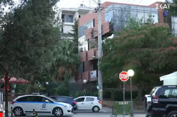 Έκρηξη στο Σισμανόγλειο: Μπήκαν ντυμένοι γιατροί και ακινητοποίησαν τη φύλακα Έκρηξη στο Σισμανόγλειο: Μπήκαν ντυμένοι γιατροί και ακινητοποίησαν τη φύλακα