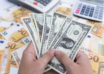 Ένα προς ένα η ισοτιμία ευρώ και δολαρίου – Ρεκόρ 20ετίας