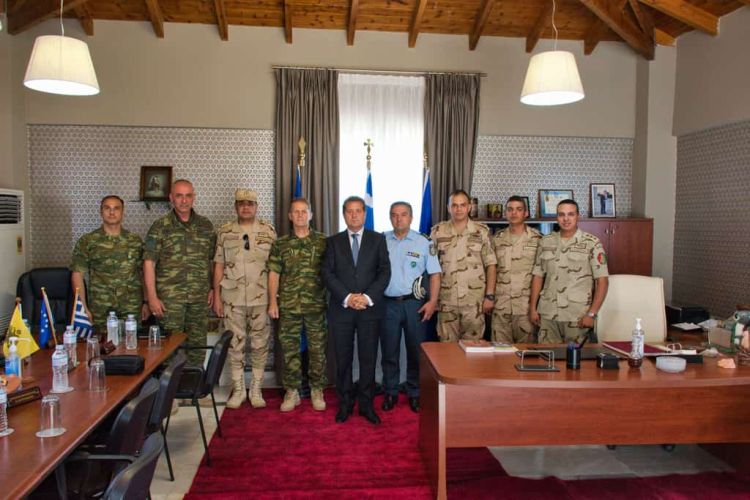 ΑΙΓΥΠΤΙΟΙ ΣΤΡΑΤΙΩΤΙΚΟΙ ΑΞΙΩΜΑΤΙΚΟΙ ΣΤΟΝ ΠΡΟΕΔΡΟ κ. ΔΙΟΝΥΣΗ ΠΑΣΧΑΛΗ