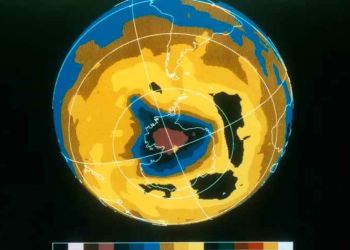 Ανακάλυψαν «τεράστια» τρύπα του όζοντος πάνω από τις τροπικές περιοχές της Γης