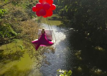 Απίστευτο Θέαμα στα Τέμπη! Ένα πιάνο στον αέρα! (photo Video)
