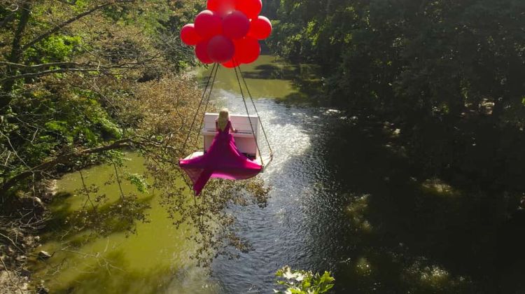 Απίστευτο Θέαμα στα Τέμπη! Ένα πιάνο στον αέρα! (photo Video)