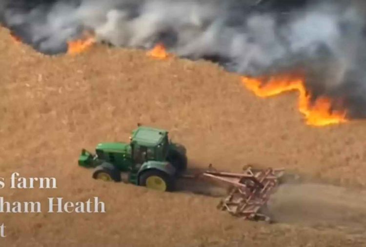 Βρετανία: Αγρότης «ήρωας» αψήφησε τη φωτιά και έσωσε έναν ολόκληρο οικισμό Βρετανία: Αγρότης «ήρωας» αψήφησε τη φωτιά και έσωσε έναν ολόκληρο οικισμό