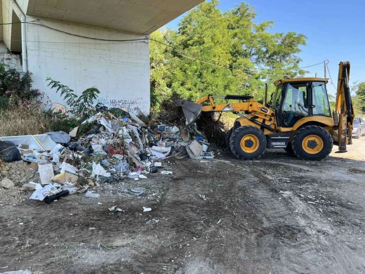 Δήμος Κατερίνης: Απομακρύνθηκαν μπάζα και σκουπίδια από τις γέφυρες στον Σ. Σταθμό