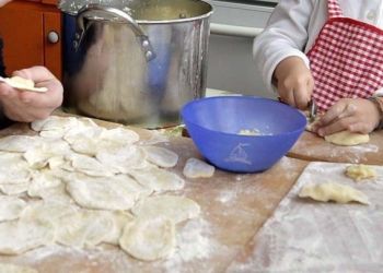 «Δεκάλογος» υγιεινής διατροφής για παιδιά