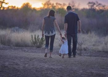 Η ασφυξία μίας ηπείρου, που γερνάει και φθείρεται – Το δημογραφικό αδιέξοδο της Ελλάδας