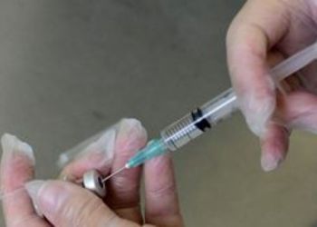 Η τέταρτη δόση εμβολίου Covid 19 παρέχει έξτρα προστασία στους ηλικιωμένους έναντι της όμικρον