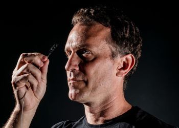 Ιστορική επέμβαση στις ΗΠΑ: Έβαλαν εμφύτευμα σε ασθενή που θα μεταβιβάζει τις σκέψεις του σε υπολογιστή