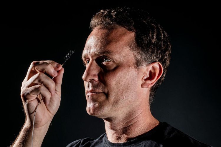 Ιστορική επέμβαση στις ΗΠΑ: Έβαλαν εμφύτευμα σε ασθενή που θα μεταβιβάζει τις σκέψεις του σε υπολογιστή