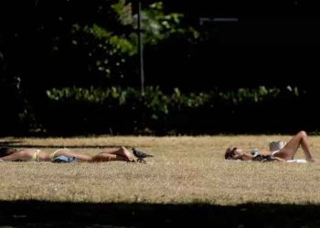 Καύσωνας: «Λιώνει» η Βρετανία – Έως 43 βαθμούς θα φτάσει ο υδράργυρος