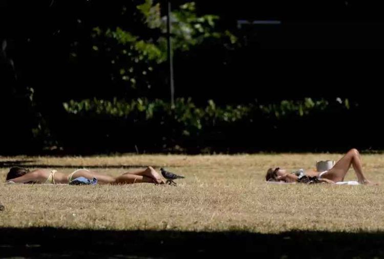 Καύσωνας: «Λιώνει» η Βρετανία – Έως 43 βαθμούς θα φτάσει ο υδράργυρος