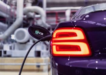 Κινούμαι ηλεκτρικά 2: Πώς θα πάρετε την επιδότηση για ηλεκτρικό αυτοκίνητο, δίκυκλο, ή ποδήλατο – Τα ποσά που δικαιούστε