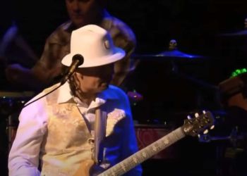 Ο Κάρλος Σαντάνα κατέρρευσε στη σκηνή κατά τη διάρκεια συναυλίας (vid)