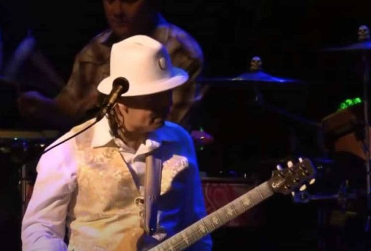 Ο Κάρλος Σαντάνα κατέρρευσε στη σκηνή κατά τη διάρκεια συναυλίας (vid) Ο Κάρλος Σαντάνα κατέρρευσε στη σκηνή κατά τη διάρκεια συναυλίας (vid)