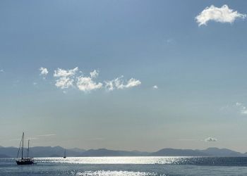 Ο Καιρός Σήμερα: Ηλιοφάνεια και ζέστη με δυσμενείς πυρομετεωρολογικές συνθήκες