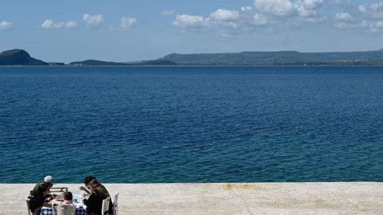 Ο Καιρός Σήμερα: Ηλιοφάνεια με λίγες αραιές νεφώσεις και σχετικά υψηλές θερμοκρασίες Ο Καιρός Σήμερα: Ηλιοφάνεια με λίγες αραιές νεφώσεις και σχετικά υψηλές θερμοκρασίες