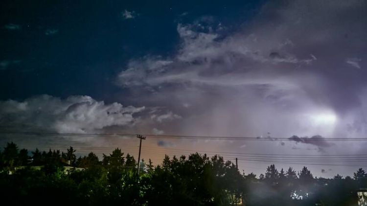 Ο Καιρός Σήμερα: Ισχυρές βροχές και καταιγίδες και κατά τόπους χαλάζι και ισχυροί άνεμοι Ο Καιρός Σήμερα: Ισχυρές βροχές και καταιγίδες και κατά τόπους χαλάζι και ισχυροί άνεμοι