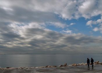 Ο Καιρός Σήμερα: Λίγες νεφώσεις, κατά τόπους αυξημένες με τοπικές βροχές και σποραδικές καταιγίδες