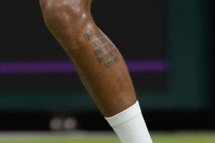 Ο Στέφανος Τσιτσιπάς απάντησε στον Κύργιο με το ίδιο του το τατουάζ Ο Στέφανος Τσιτσιπάς απάντησε στον Κύργιο με το ίδιο του το τατουάζ