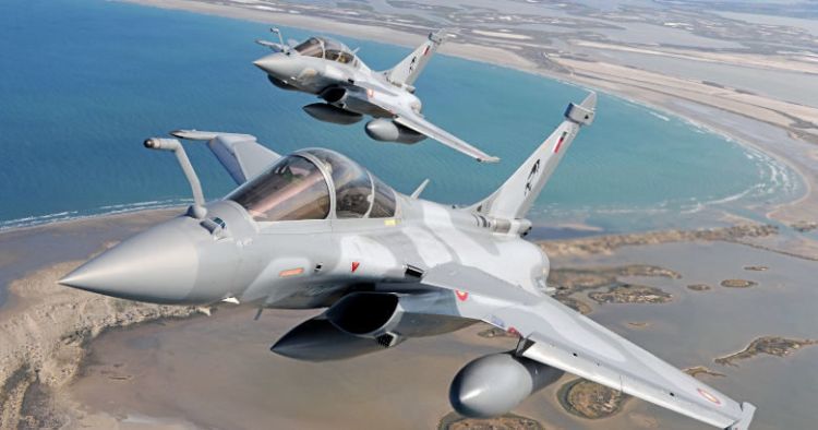 Παραλίγο τραγωδία: Μαχητικά αεροσκάφη διασταυρώθηκαν με ανεμοπτεριστές