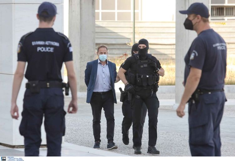 Ποινή κάθειρξης 12 ετών στον Λιγνάδη αποφάσισε κατά πλειοψηφία το Δικαστήριο Ποινή κάθειρξης 12 ετών στον Λιγνάδη αποφάσισε κατά πλειοψηφία το Δικαστήριο