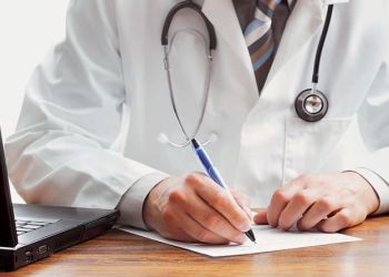 Προσωπικός γιατρός: Πόση ώρα θα εξετάζει τους ασθενείς και ποιες θα είναι οι υποχρεώσεις του – Πότε θα πληρώνουν οι πολίτες