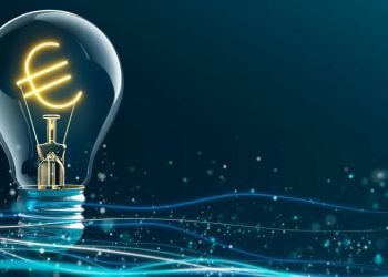 Ρεύμα: Πλαφόν 5€ στο πάγιο και κόφτης στην… αρνητική ρήτρα αναπροσαρμογής – Τι φέρνει η νέα ρύθμιση