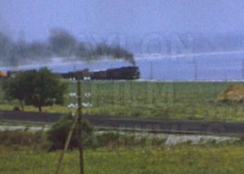 Τρένο με ατμάμαξα περνά από το Λιτόχωρο