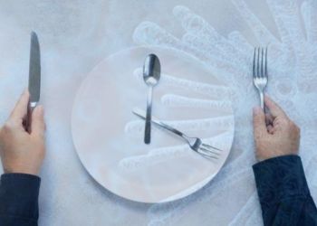 διαλειμματική νηστεία : Η διαλειμματική νηστεία συσχετίστηκε με μειωμένο κίνδυνο για νοσηλεία και θάνατο από Covid 19