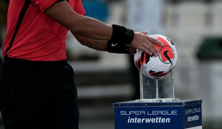 Super League: Υπέρ της επαγγελματικής διαιτησίας οι ομάδες, η πλειοψηφία θέλει Κλάτενμπεργκ Super League: Υπέρ της επαγγελματικής διαιτησίας οι ομάδες, η πλειοψηφία θέλει Κλάτενμπεργκ