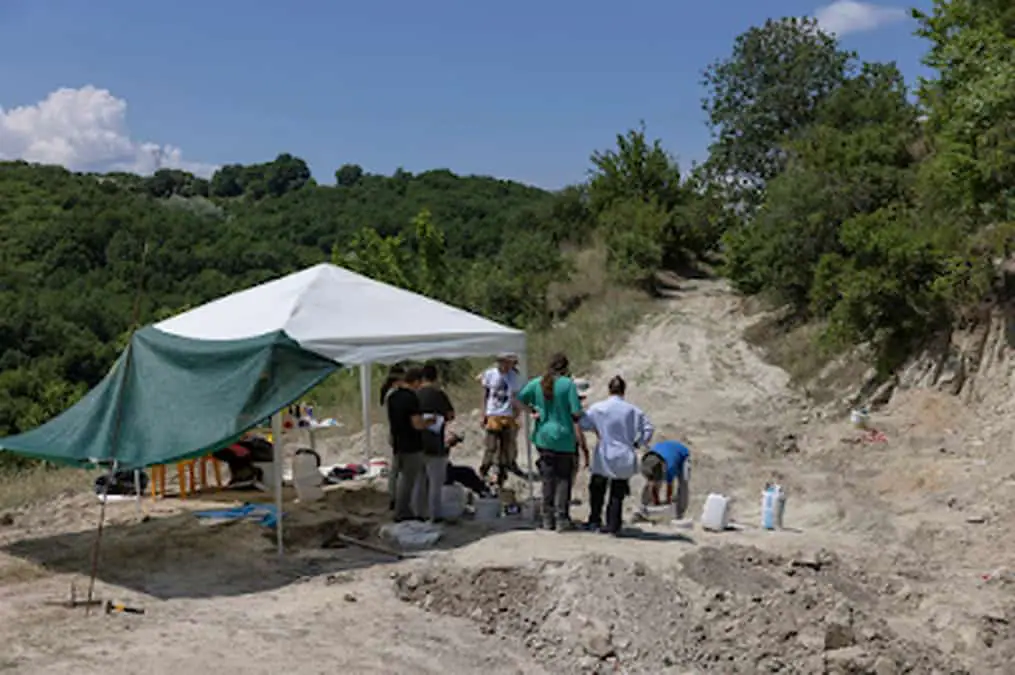 Ανακαλύπτοντας τη Ζωή που Υπήρχε Πριν από Εκατομμύρια Χρόνια στα Χωριά της Μακεδονίας (vice.com) Ανακαλύπτοντας τη Ζωή που Υπήρχε Πριν από Εκατομμύρια Χρόνια στα Χωριά της Μακεδονίας (vice.com)
