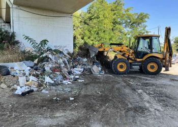Δήμος Κατερίνης: Απομακρύνθηκαν μπάζα και σκουπίδια από τις γέφυρες στον Σ. Σταθμό
