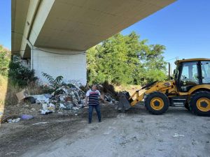 Δήμος Κατερίνης: Απομακρύνθηκαν μπάζα και σκουπίδια από τις γέφυρες στον Σ. Σταθμό