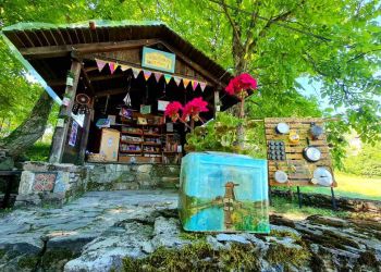 Δήμος Κατερίνης: Δωρεά Βιβλίων Από Τη Δημοτική Βιβλιοθήκη Στην Υπαίθρια Βιβλιοθήκη Άνω Μηλιάς