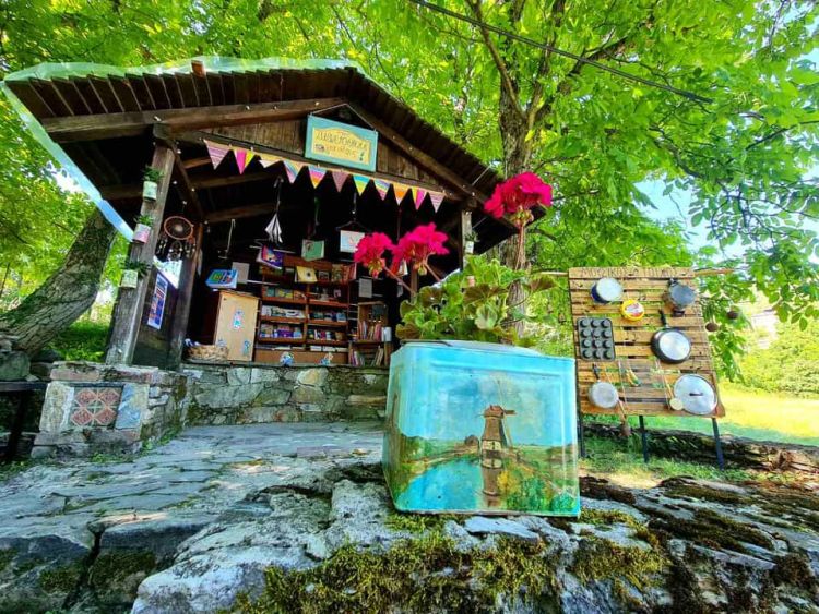 Δήμος Κατερίνης: Δωρεά βιβλίων από τη δημοτική βιβλιοθήκη στην υπαίθρια βιβλιοθήκη Άνω Μηλιάς