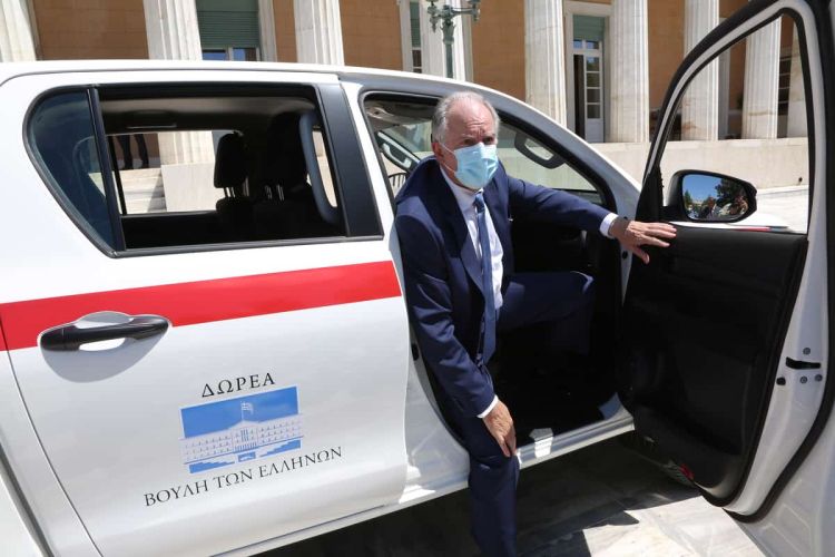 Δωρεά πυροσβεστικού οχήματος από τη Βουλή των Ελλήνων