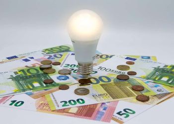 Ηλεκτρικό ρεύμα: Σήμερα ανακοινώνονται τα νέα μειωμένα τιμολόγια – Πού θα κυμανθούν οι χρεώσεις