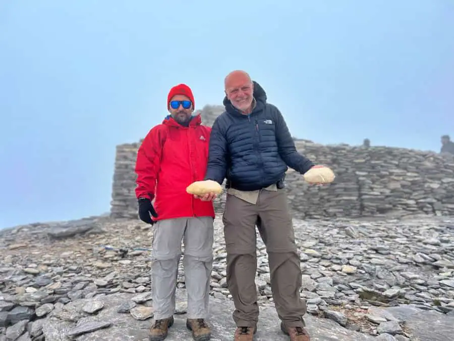 Μια πέτρα από την Ιορδανία, στο πιο ψηλό εκκλησάκι του Ολύμπου Μια πέτρα από την Ιορδανία, στο πιο ψηλό εκκλησάκι του Ολύμπου