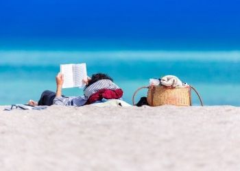 Πέντε Έλληνες Πεζογράφοι Για Το Καλοκαίρι