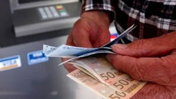 Έρχεται τριπλή αύξηση στις συντάξεις το 2023 Έρχεται τριπλή αύξηση στις συντάξεις το 2023