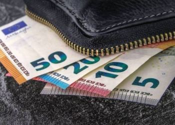 Διπλή ένεση με νέα μισθολογική ανάσα στο Δημόσιο