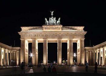 ΕΕ: Kαλοκαίρι με σβηστά φώτα, σύντομα ντους και κλιματιστικά στο…ρελαντί – Πιο δύσκολος ο χειμώνας